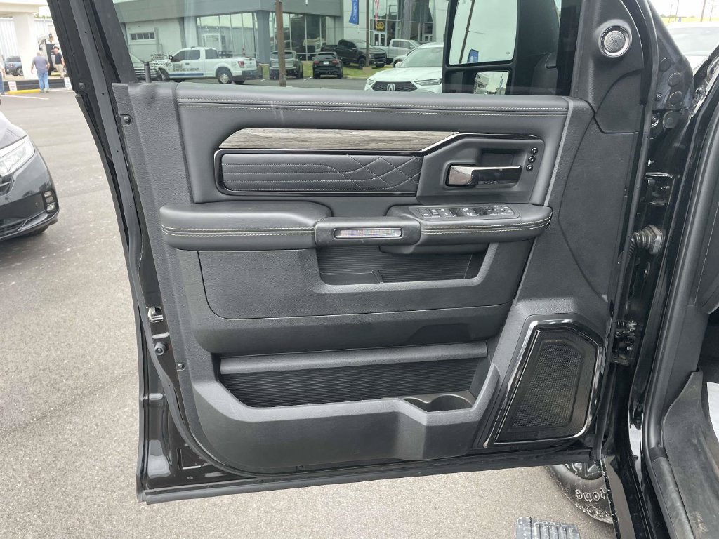 Used 2025 RAM 2500 Limited AWD/4WD image 15