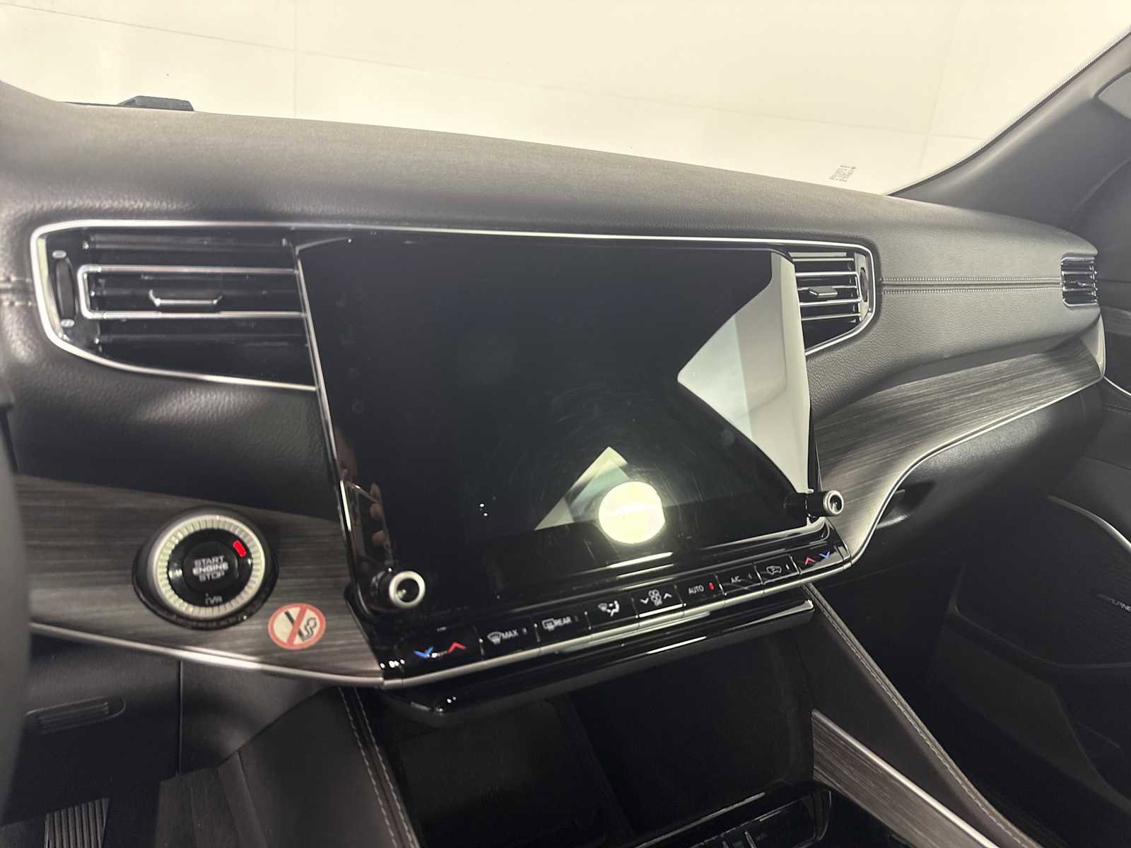 Used 2024 Jeep Wagoneer L Series II w/ Flexible Seating Group image 32