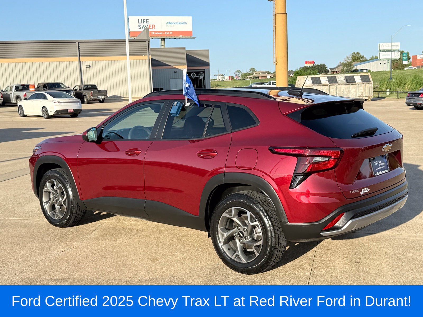 Used 2025 Chevrolet Trax LT FWD image 7