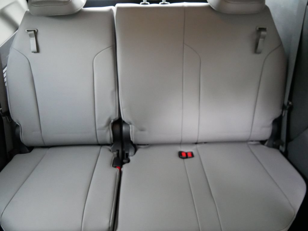 Used 2021 Toyota Sienna XLE w/ XLE Plus Package FWD image 14