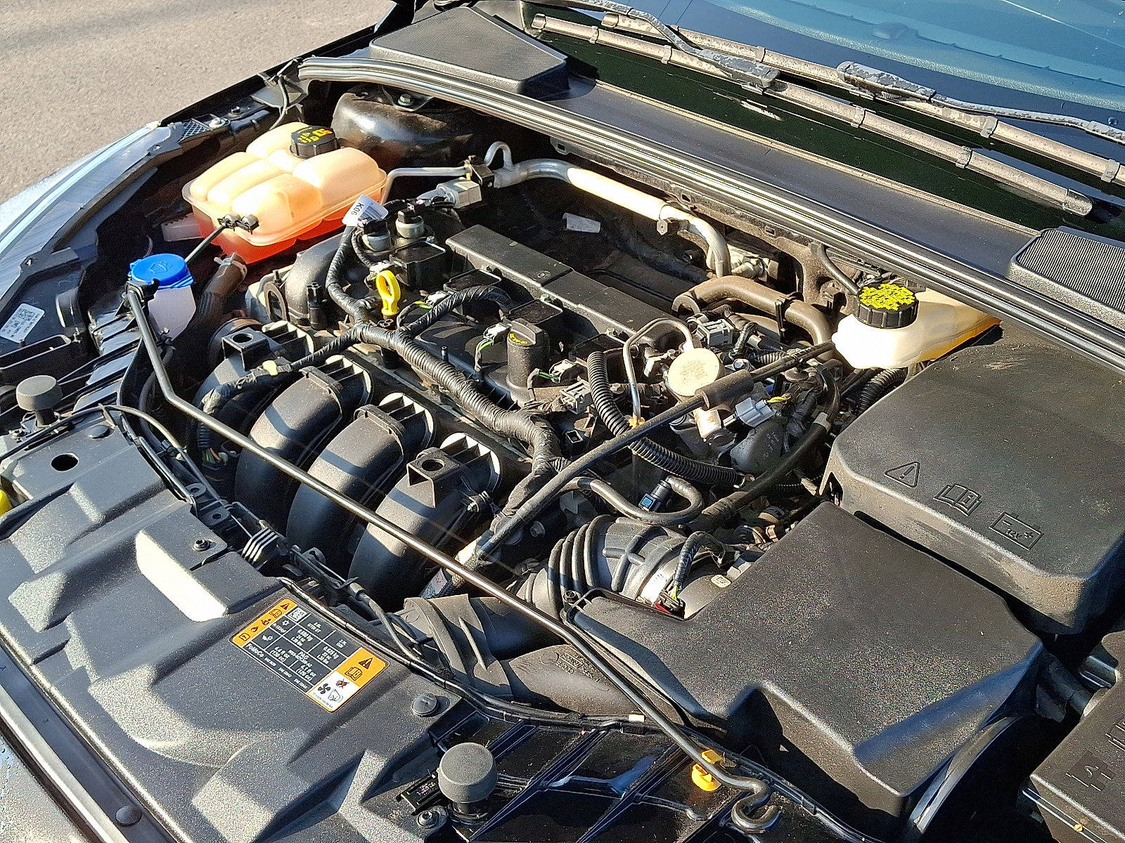 Certified 2018 Ford Focus SE w/ SE Appearance Package image 29