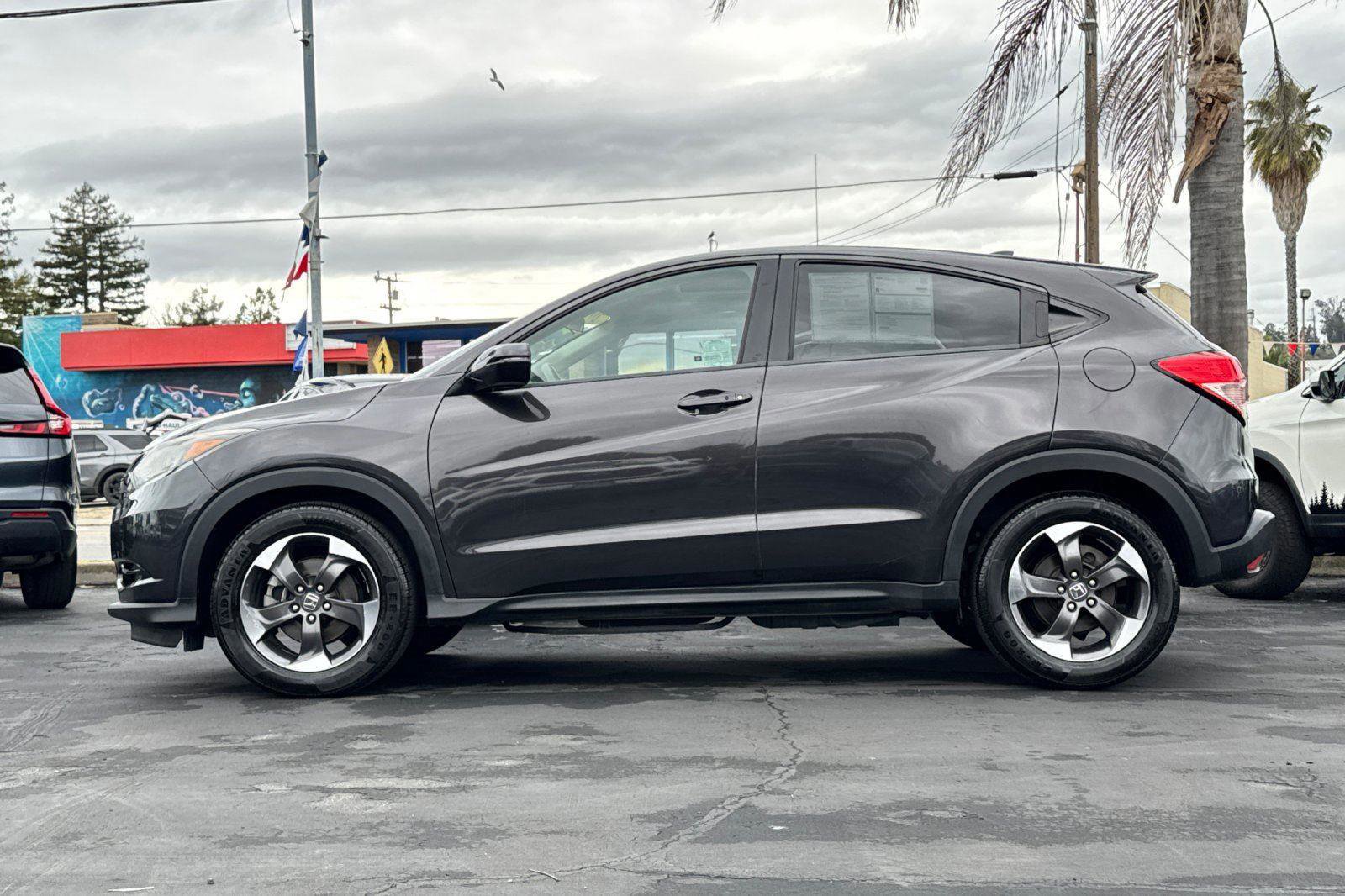 Used 2018 Honda HR-V EX image 2