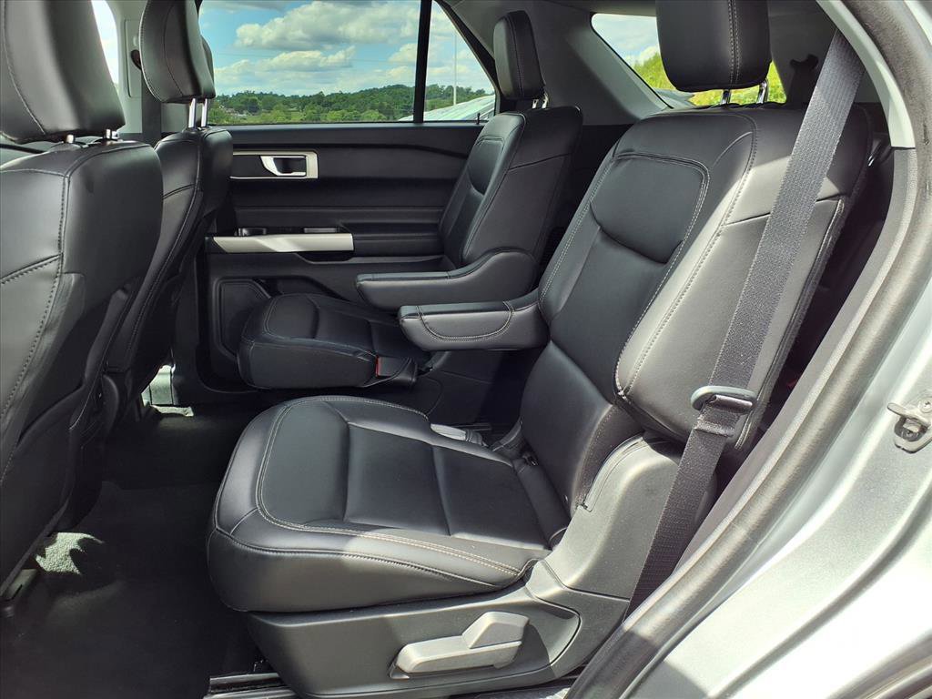 Certified 2022 Ford Explorer XLT w/ Equipment Group 202A image 9