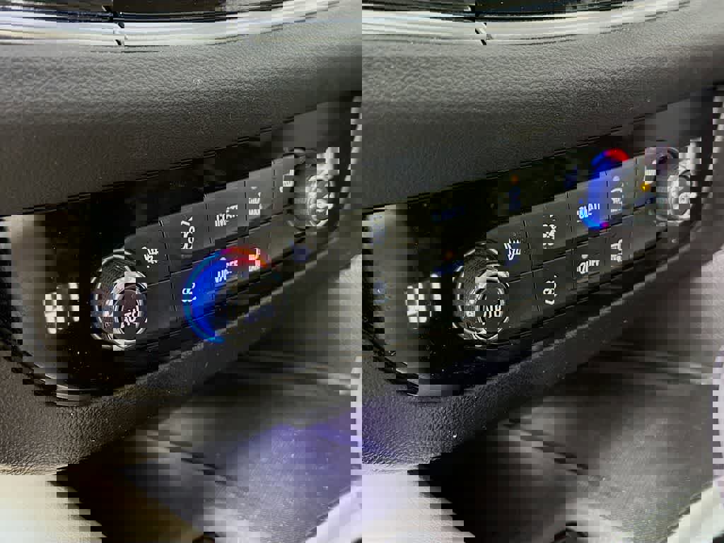 Used 2021 Buick Enclave Essence image 21