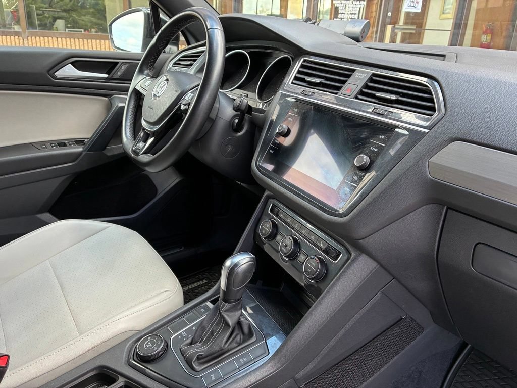 Used 2021 Volkswagen Tiguan SE R-Line w/ 3rd Row Seat Package AWD/4WD image 42