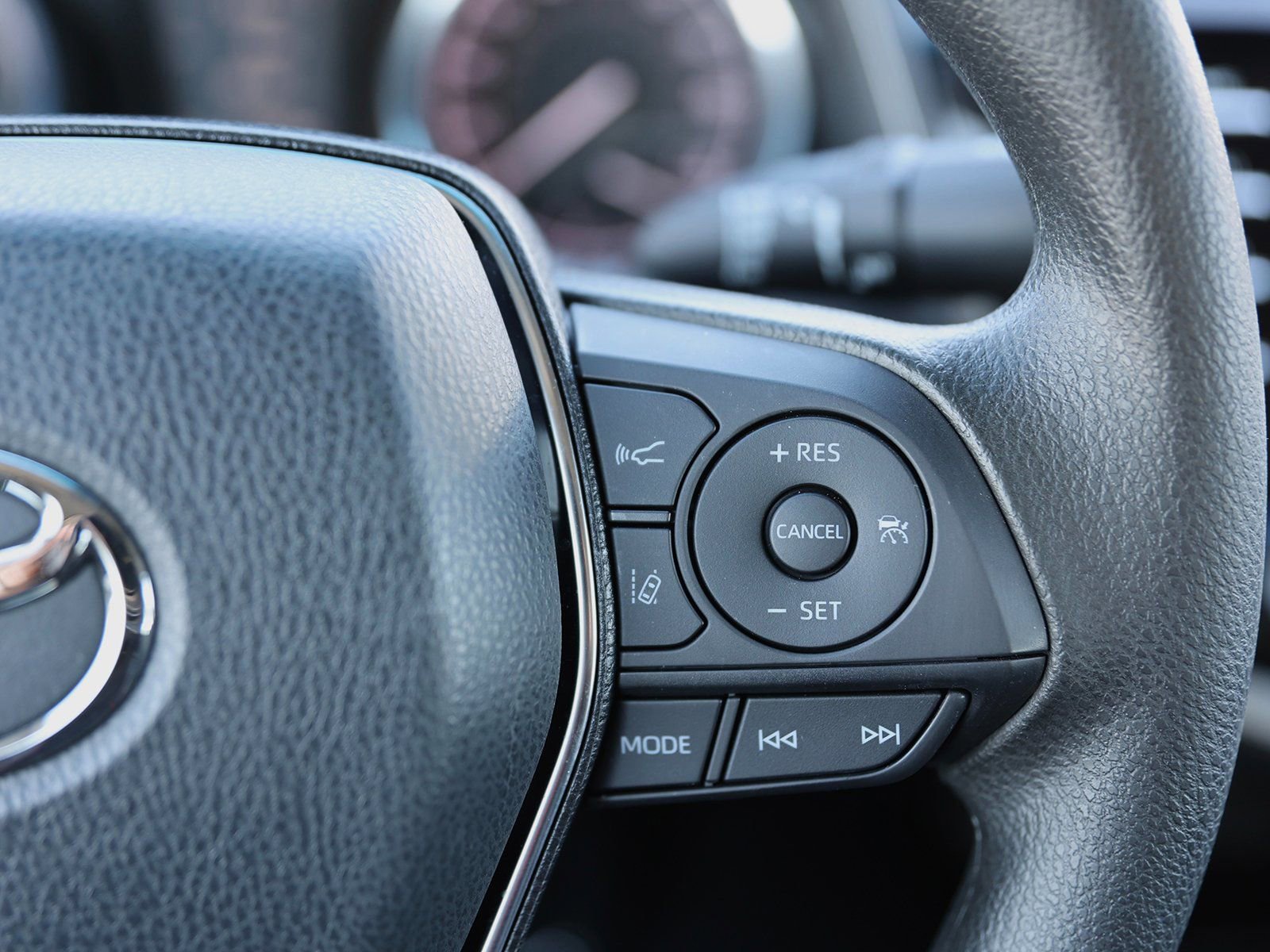 Used 2020 Toyota Camry LE image 39