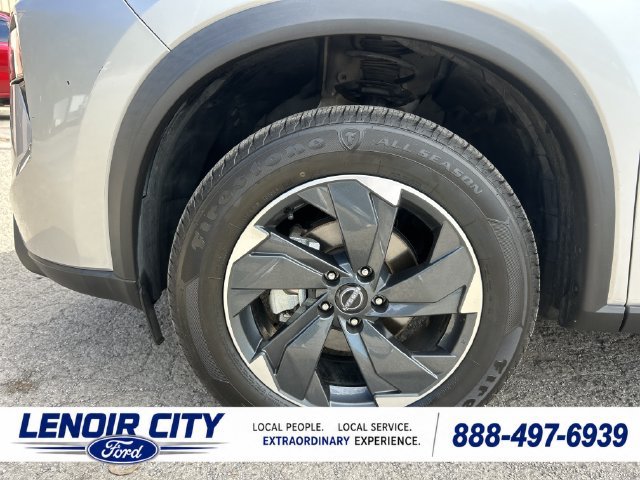 Used 2024 Nissan Rogue SV AWD/4WD image 10