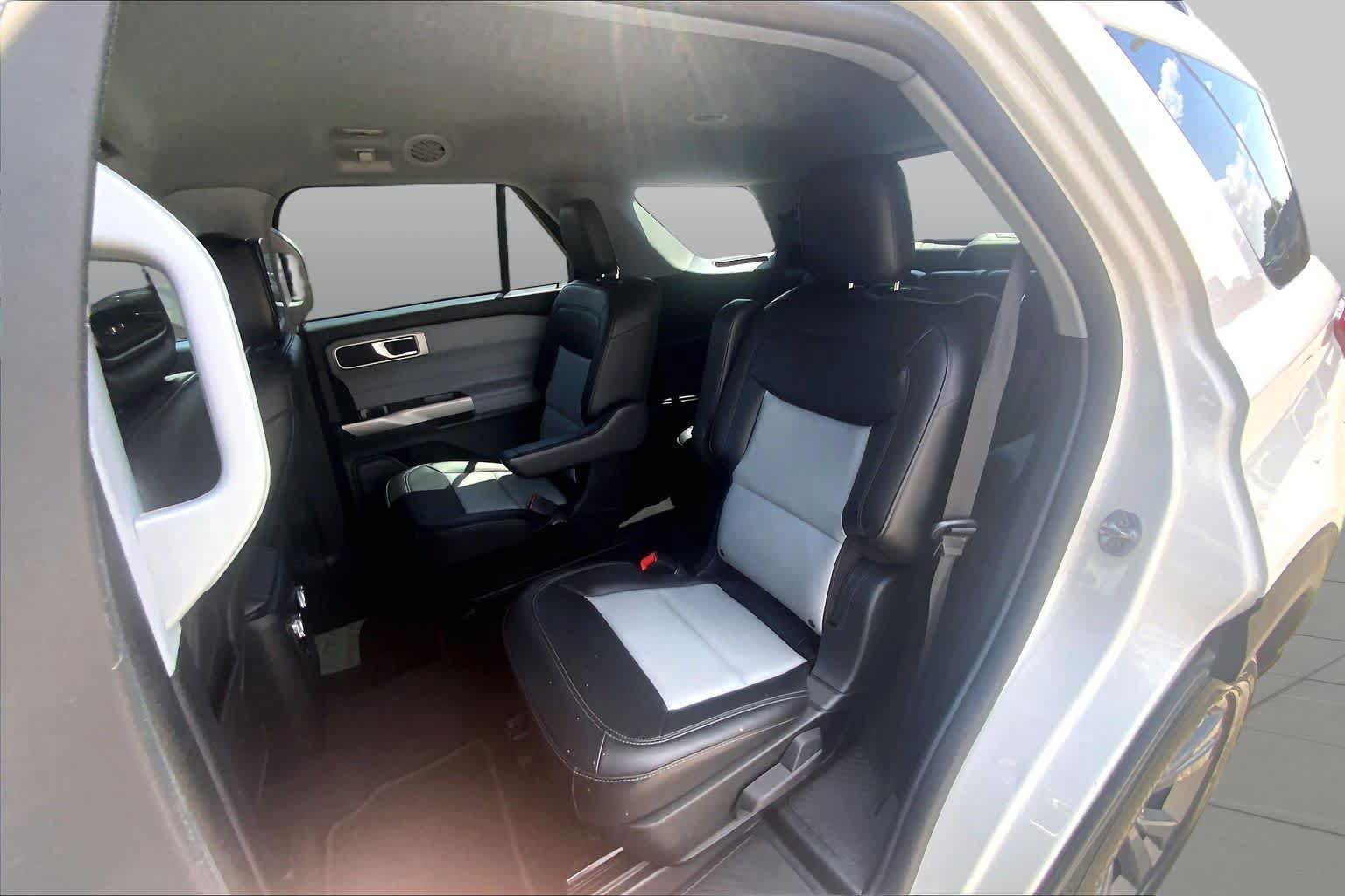 Certified 2022 Ford Explorer XLT w/ Equipment Group 202A AWD/4WD image 21