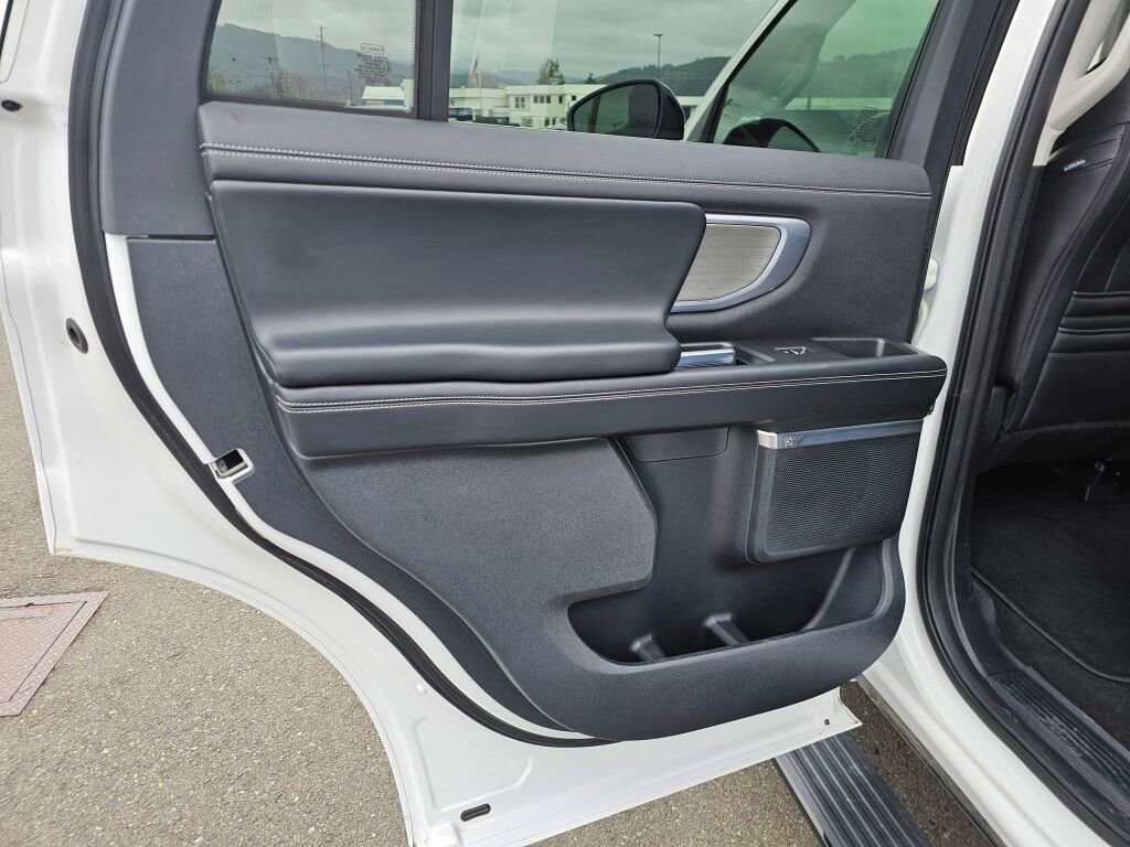 Certified 2025 Ford Expedition Platinum AWD/4WD image 12