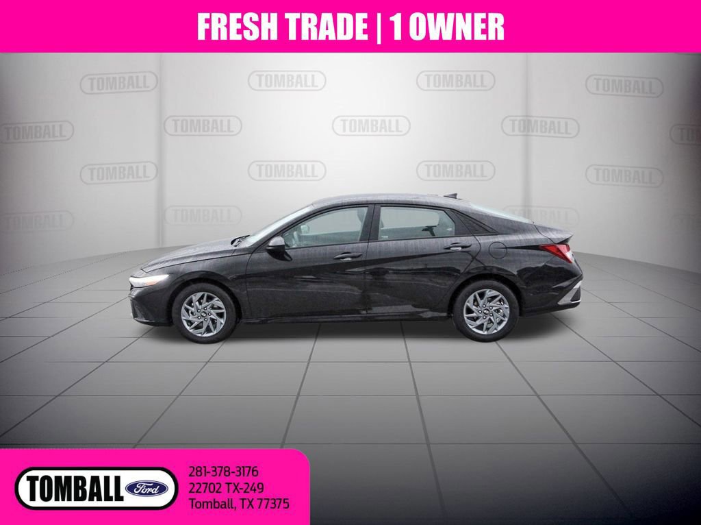 Used 2024 Hyundai Elantra SEL image 2