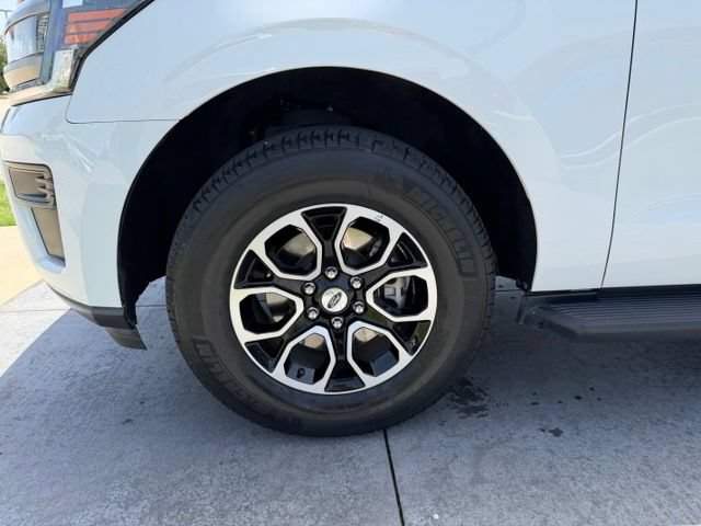 Certified 2024 Ford Expedition XLT RWD image 4