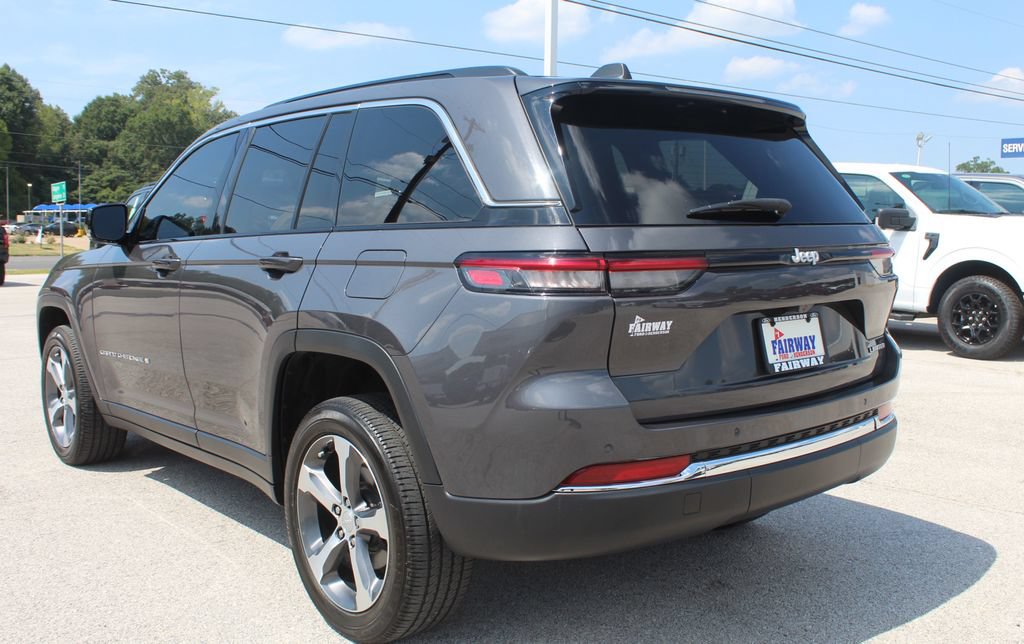 Used 2024 Jeep Grand Cherokee Limited RWD image 9