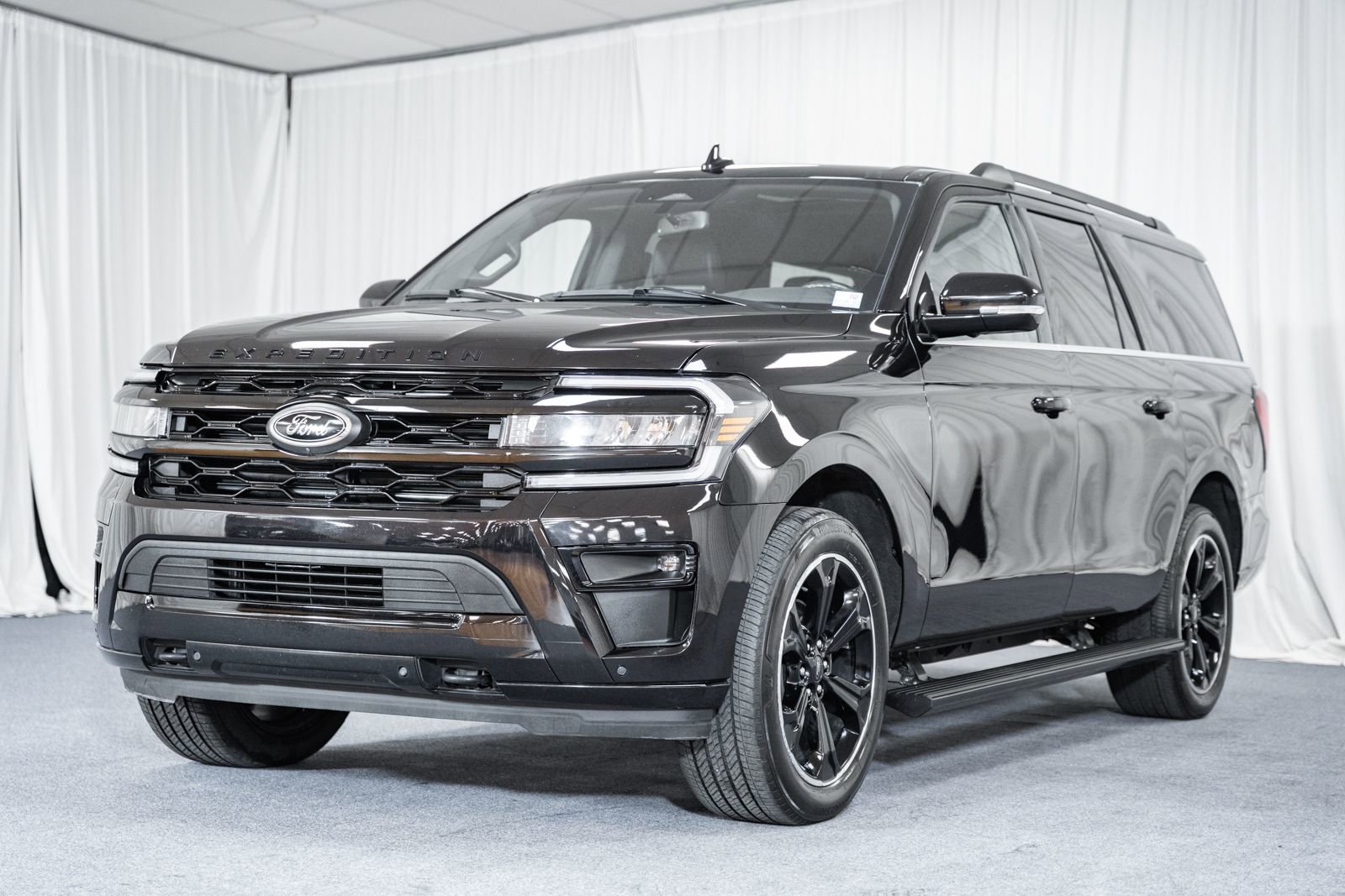 Certified 2022 Ford Expedition Max Limited image 3