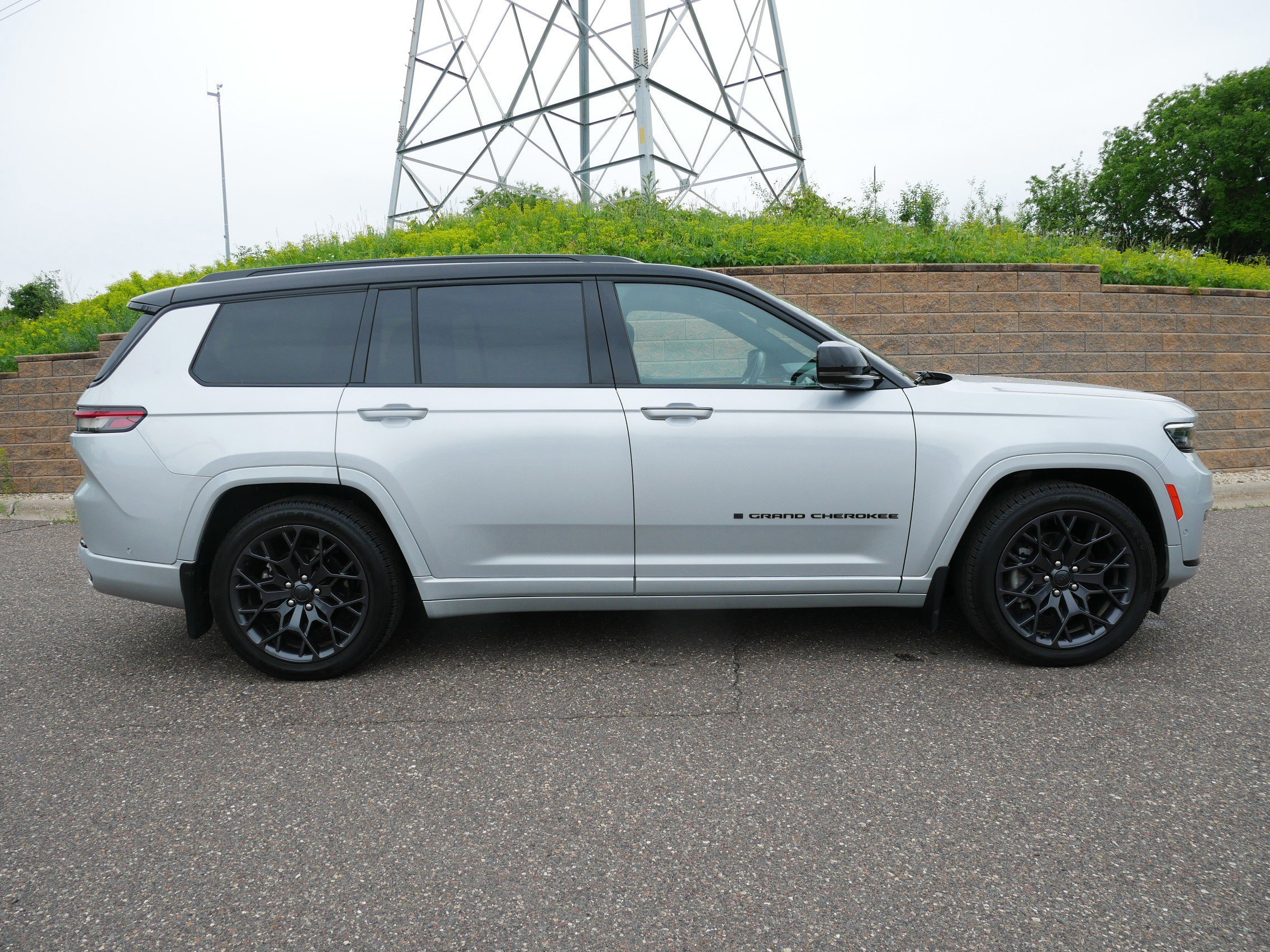 Used 2023 Jeep Grand Cherokee L Summit image 5