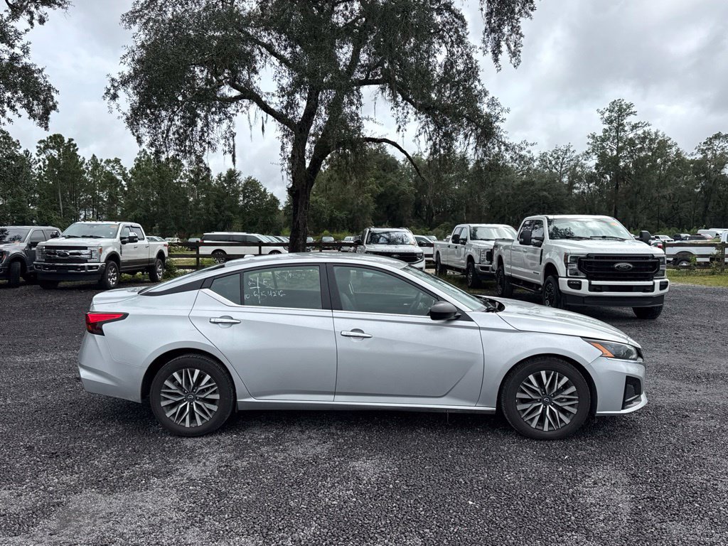 Used 2025 Nissan Altima 2.5 SV FWD image 6