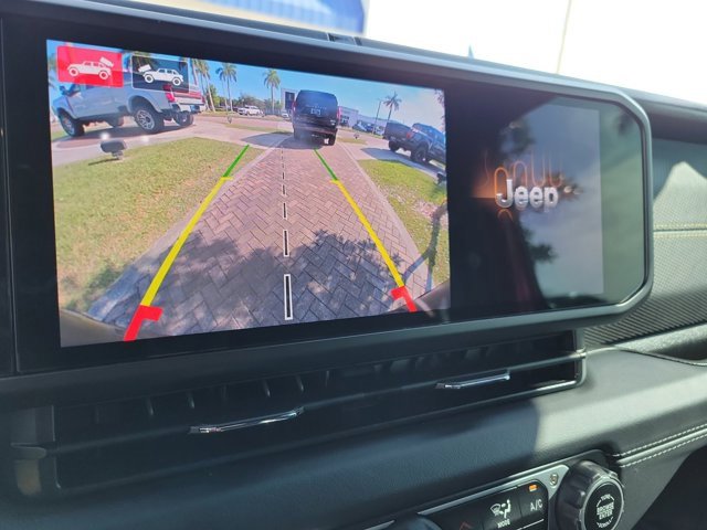 Used 2024 Jeep Wrangler Unlimited Rubicon 392 image 30