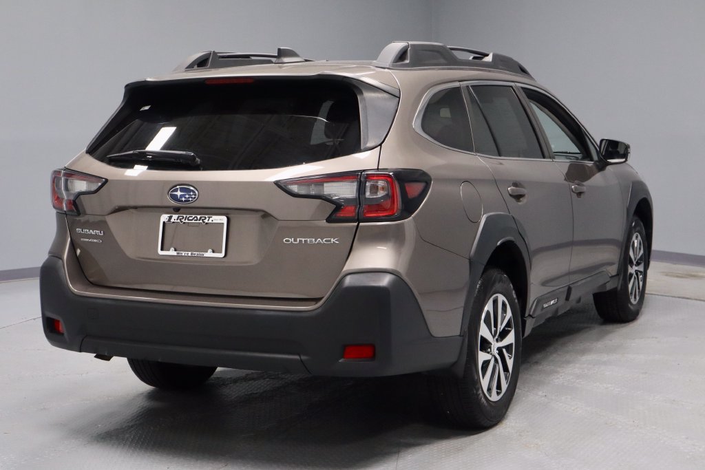 Used 2023 Subaru Outback Premium AWD/4WD image 12