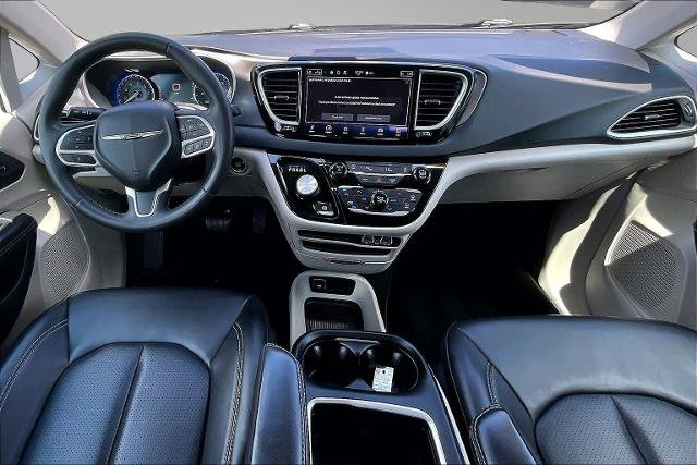 Used 2023 Chrysler Pacifica Touring-L FWD image 16