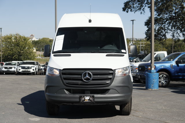 Used 2024 Mercedes-Benz Sprinter 2500 image 8