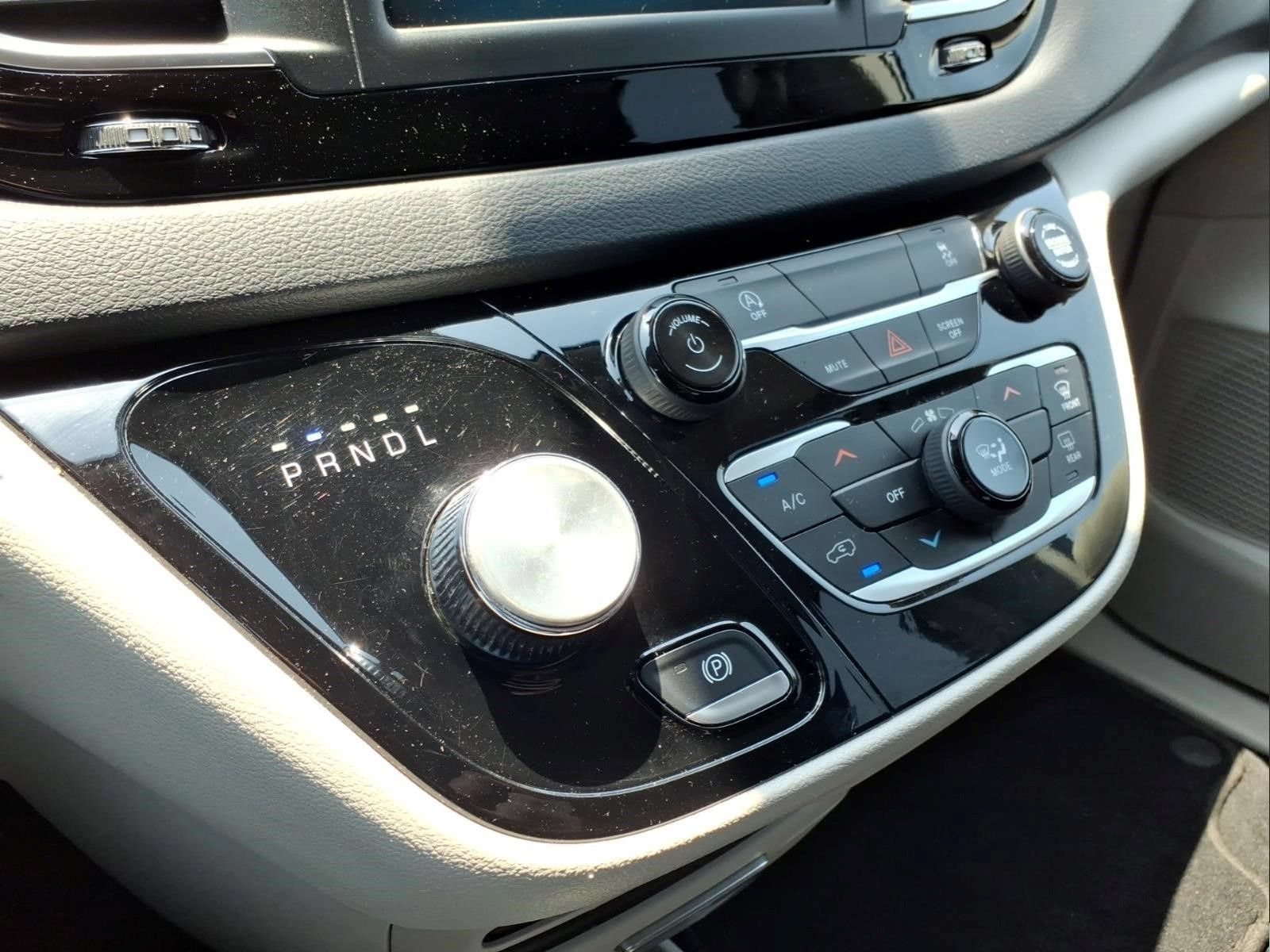 Used 2023 Chrysler Voyager LX FWD image 25