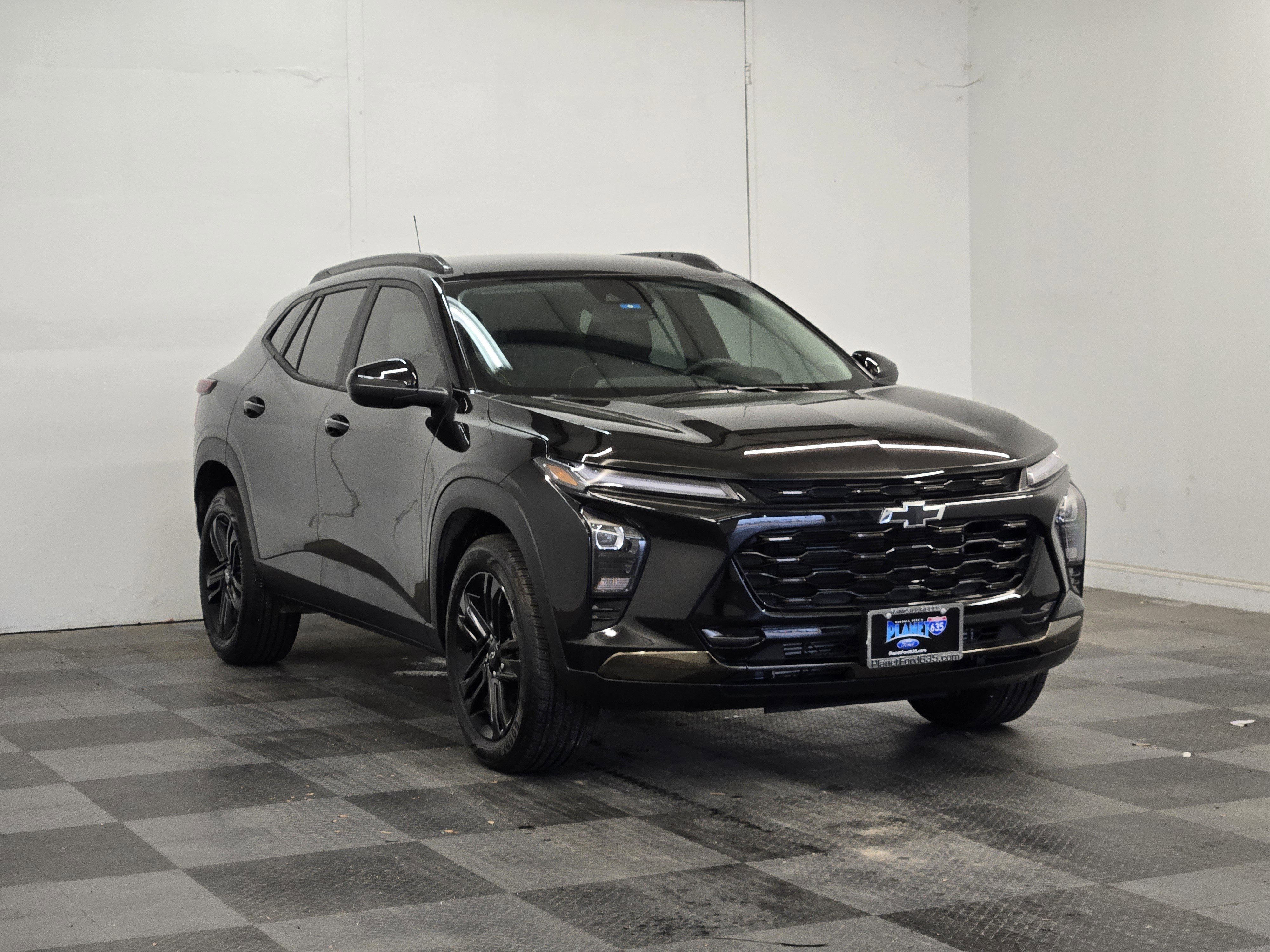 Used 2025 Chevrolet Trax ACTIV FWD image 2