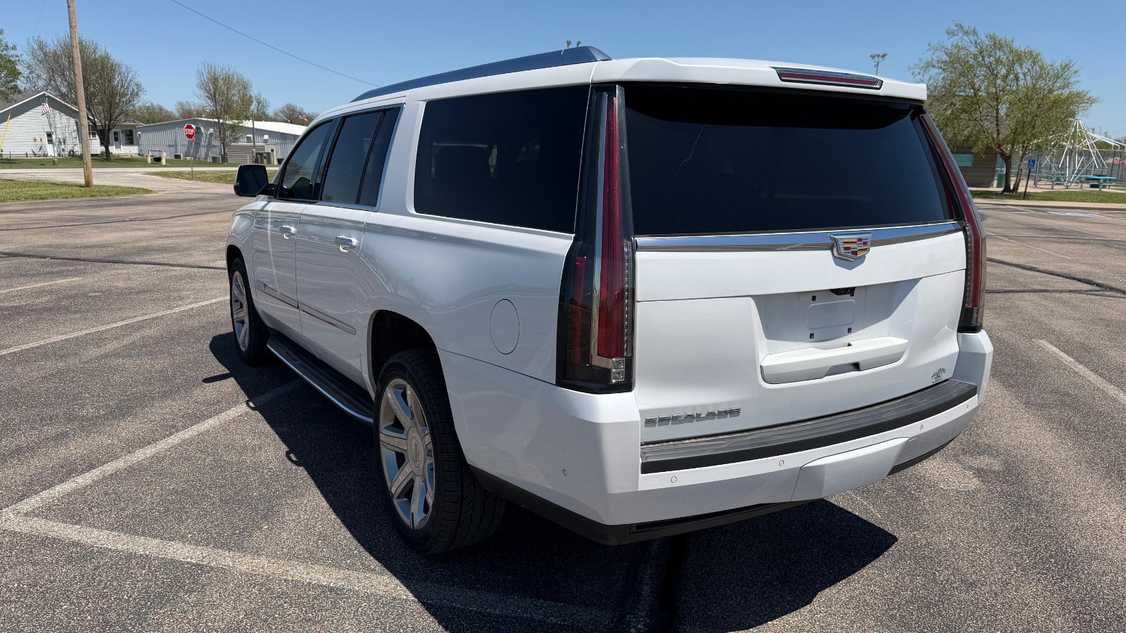 Used 2019 Cadillac Escalade ESV Luxury AWD/4WD image 12