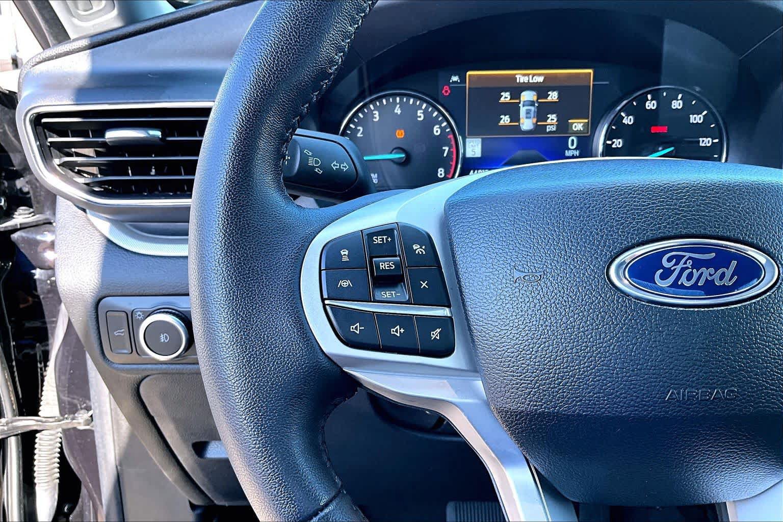 Certified 2024 Ford Explorer XLT RWD image 24