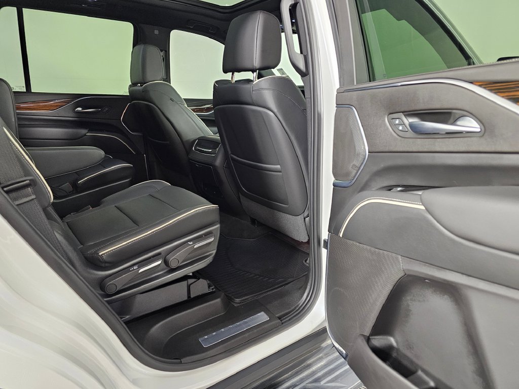 Used 2023 Cadillac Escalade Premium Luxury w/ LPO, Radiant Package AWD/4WD image 12