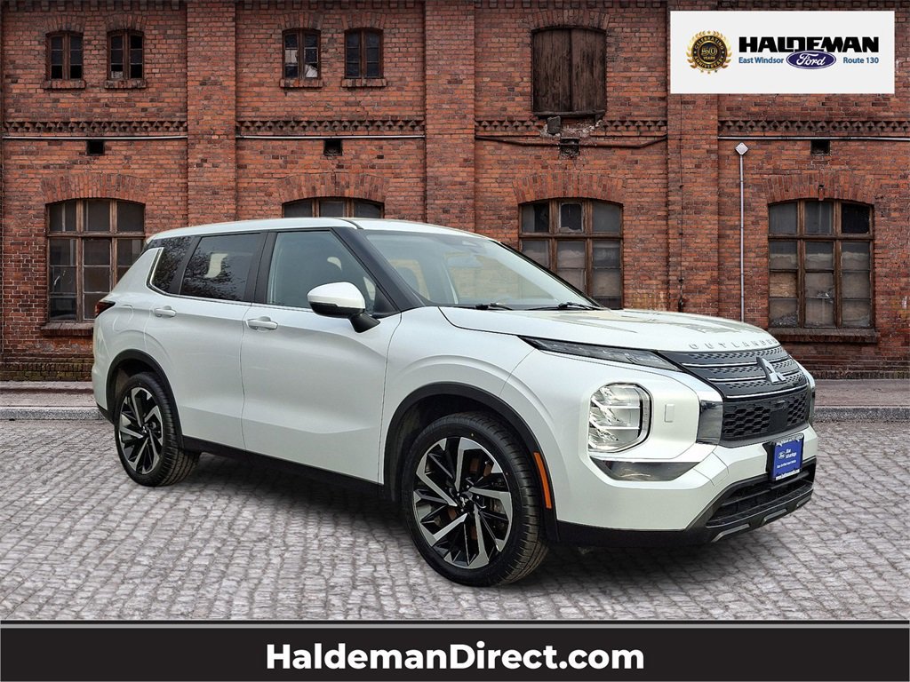 Used 2022 Mitsubishi Outlander ES image 6