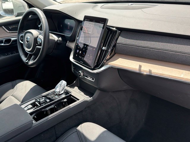Used 2025 Volvo XC90 B6 Plus AWD/4WD image 12