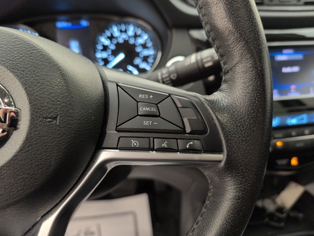 Used 2020 Nissan Rogue SV image 41