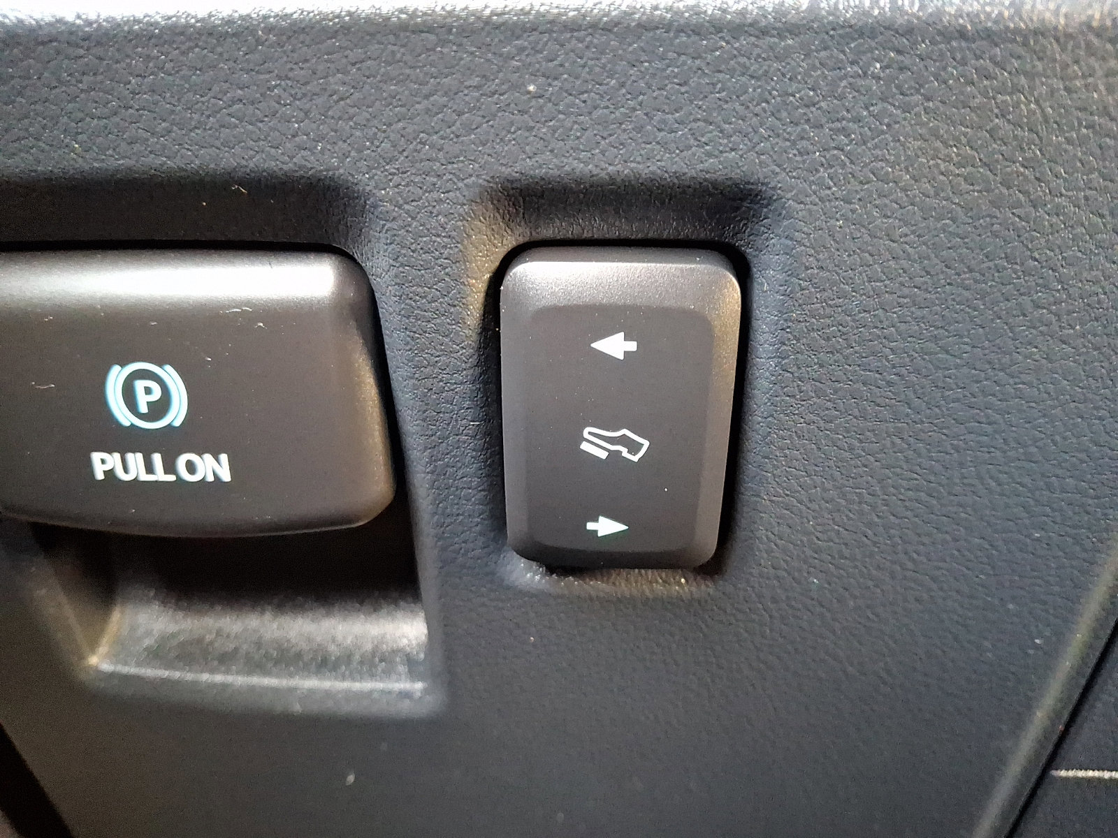 Certified 2022 Ford F150 XLT w/ Equipment Group 302A High image 26