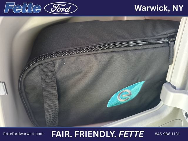 Used 2023 Chrysler Pacifica Limited FWD image 25