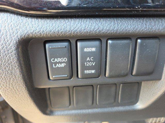 Used 2024 Nissan Titan SV w/ SV Convenience Package RWD image 35