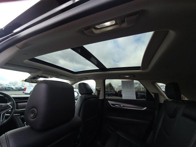 Used 2017 Cadillac XT5 Luxury w/ Driver Awareness Package image 21