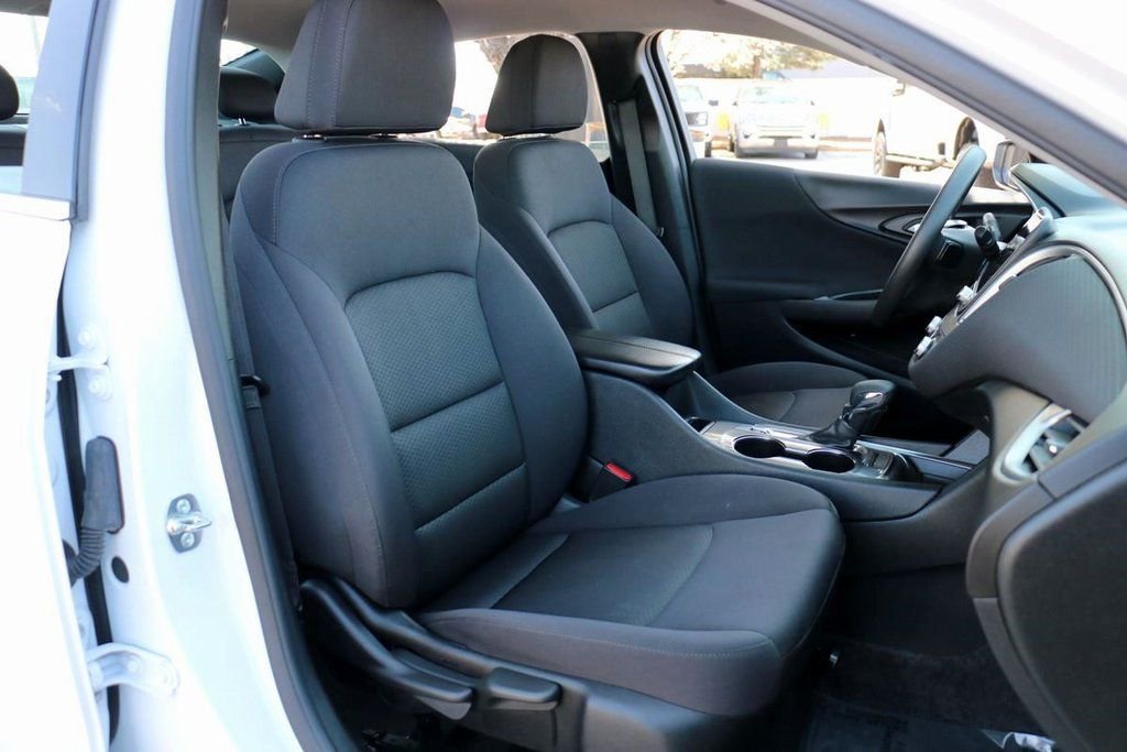Used 2025 Chevrolet Malibu LT image 30