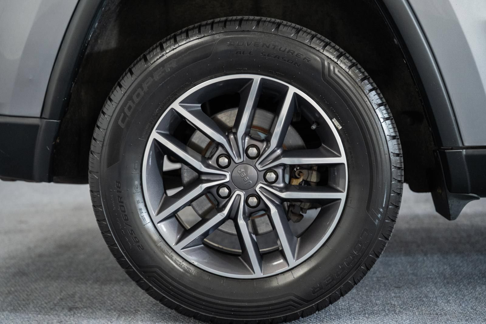 Used 2019 Jeep Grand Cherokee Limited w/ Luxury Group II RWD image 22