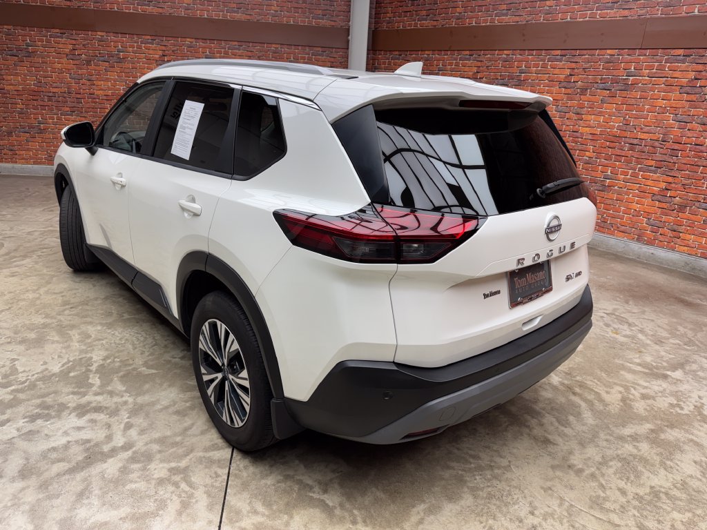 Used 2023 Nissan Rogue SV w/ SV Premium B Package AWD/4WD image 2