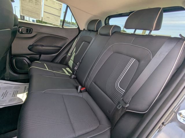 Used 2024 Hyundai Venue Limited FWD image 12