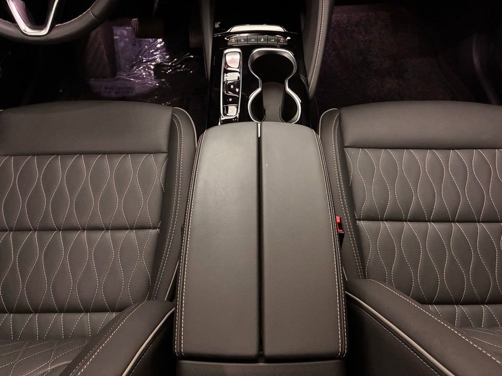 Used 2023 Buick Envision Avenir image 23