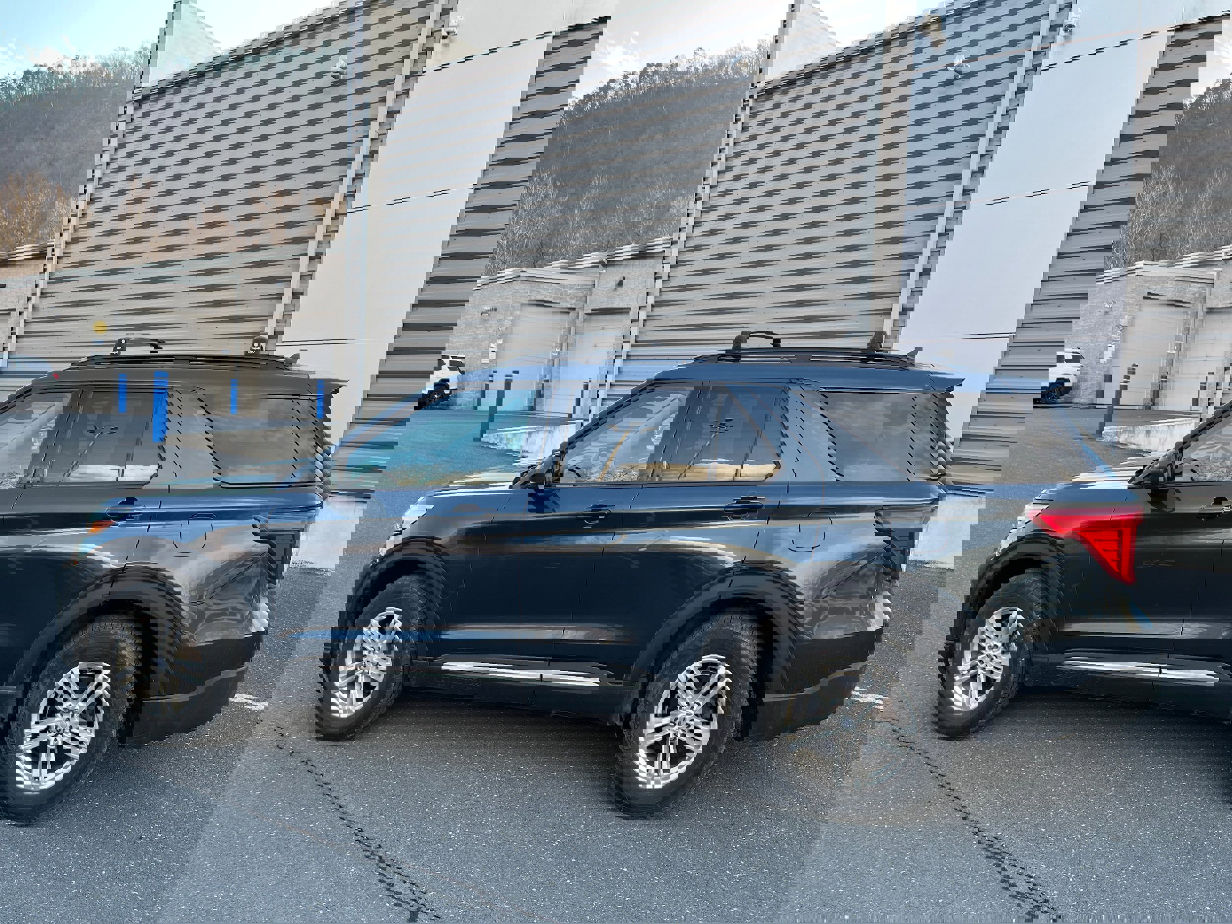 Certified 2023 Ford Explorer XLT w/ Class IV Trailer Tow Package image 3