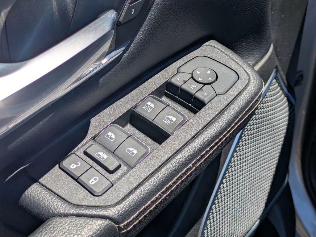 Used 2025 RAM 1500 Laramie AWD/4WD image 13