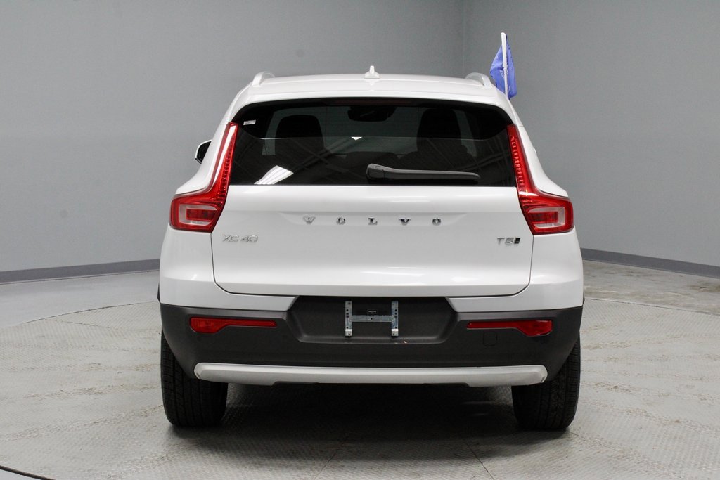 Used 2022 Volvo XC40 T5 Inscription image 12
