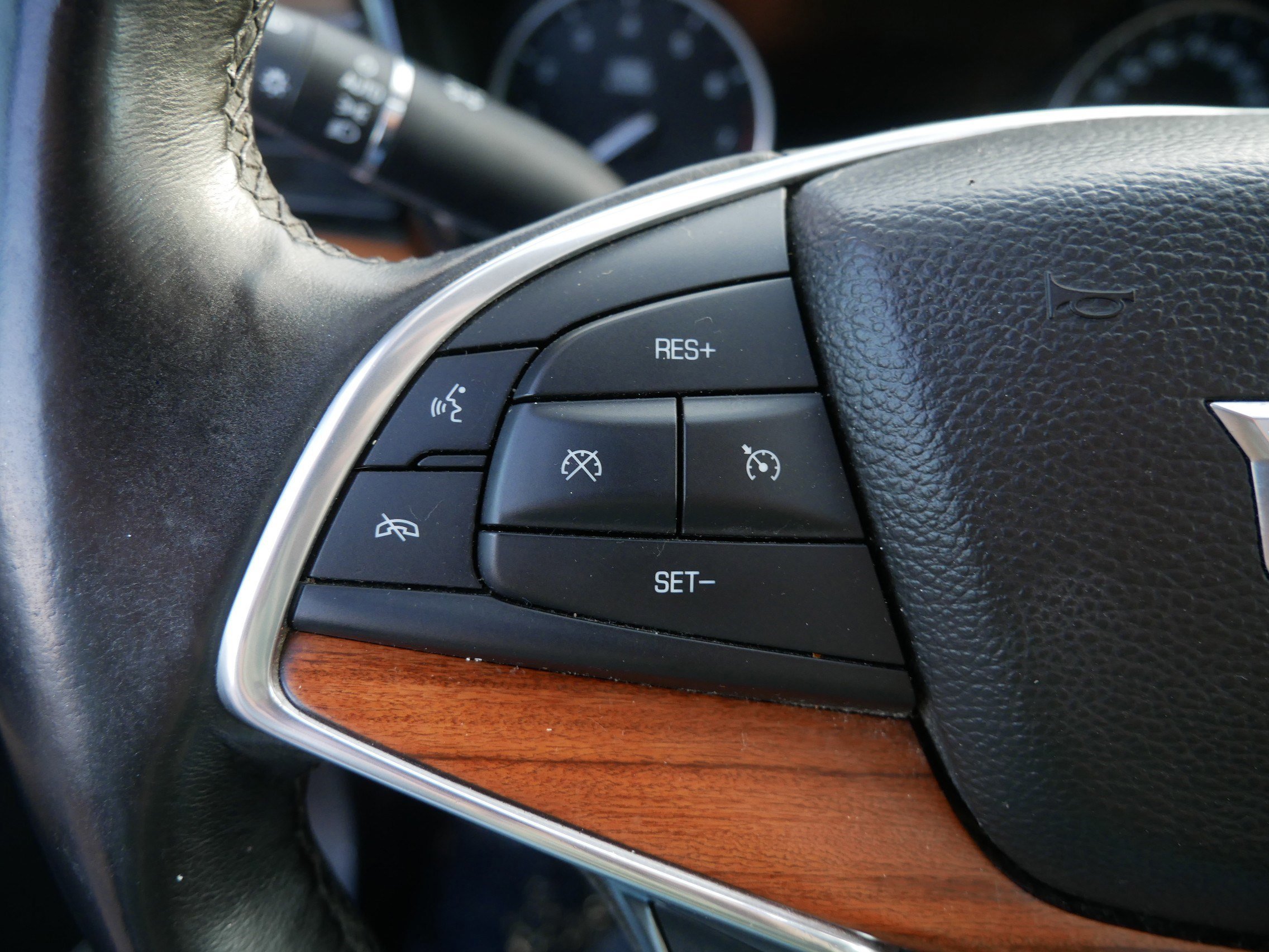 Used 2017 Cadillac XT5 Platinum image 28