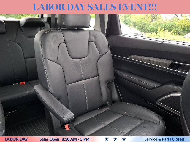 Used 2024 Kia Telluride EX w/ EX Captain's Chair Package FWD image 20