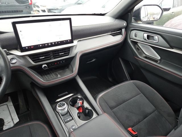 Certified 2025 Ford Explorer ST image 32