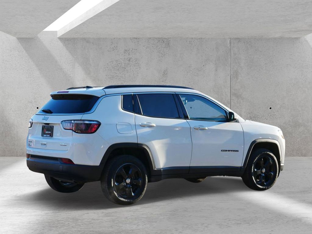 Used 2018 Jeep Compass Latitude w/ Popular Equipment Group AWD/4WD image 3