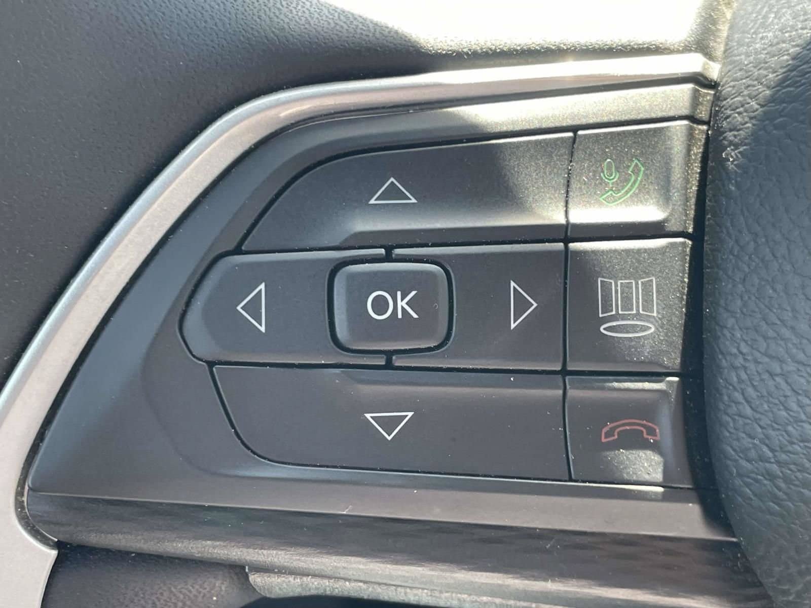 Used 2023 Jeep Grand Cherokee L Laredo AWD/4WD image 30