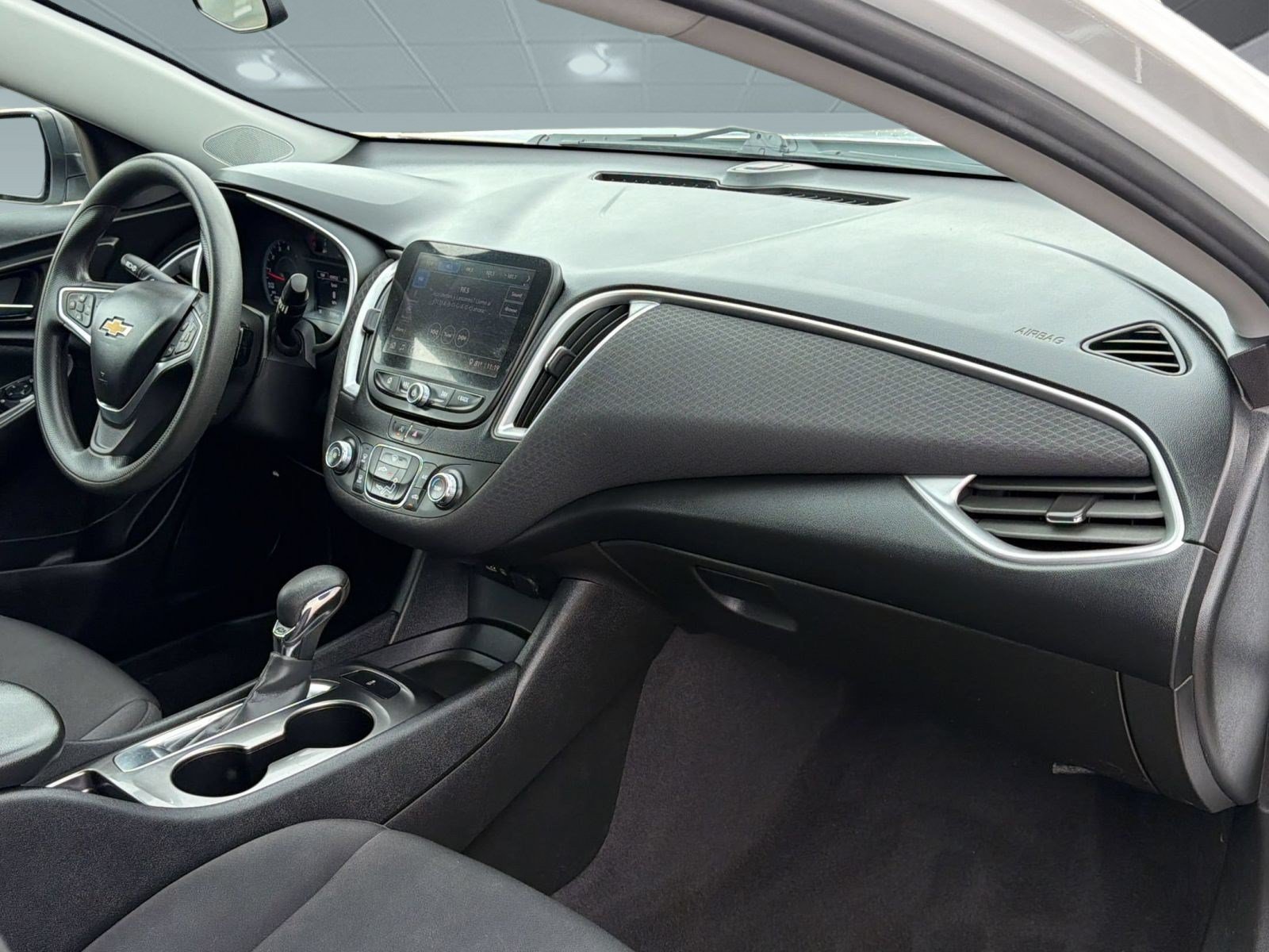 Used 2022 Chevrolet Malibu LS FWD image 28