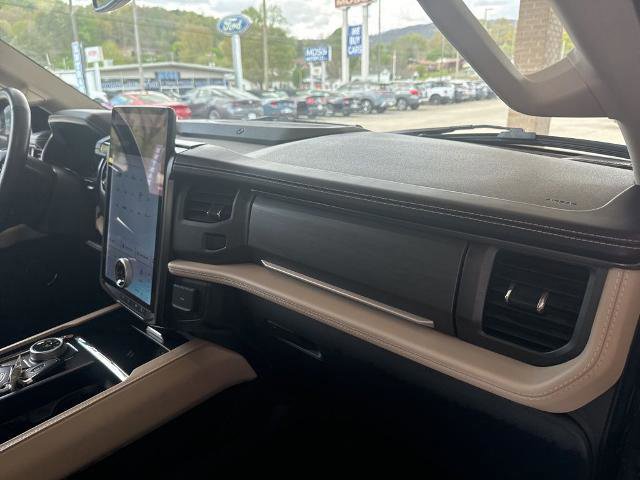 Certified 2023 Ford Expedition Platinum image 18